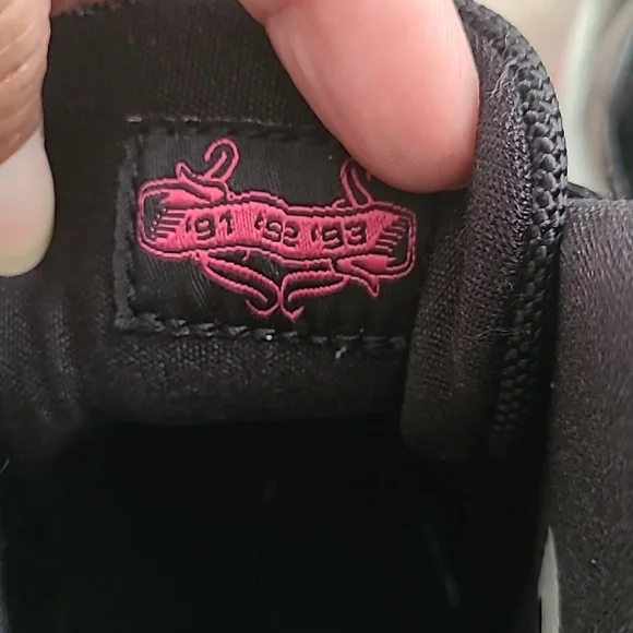 JORDAN Retro Kids Size 5.5YBlack and Pink Sneakers